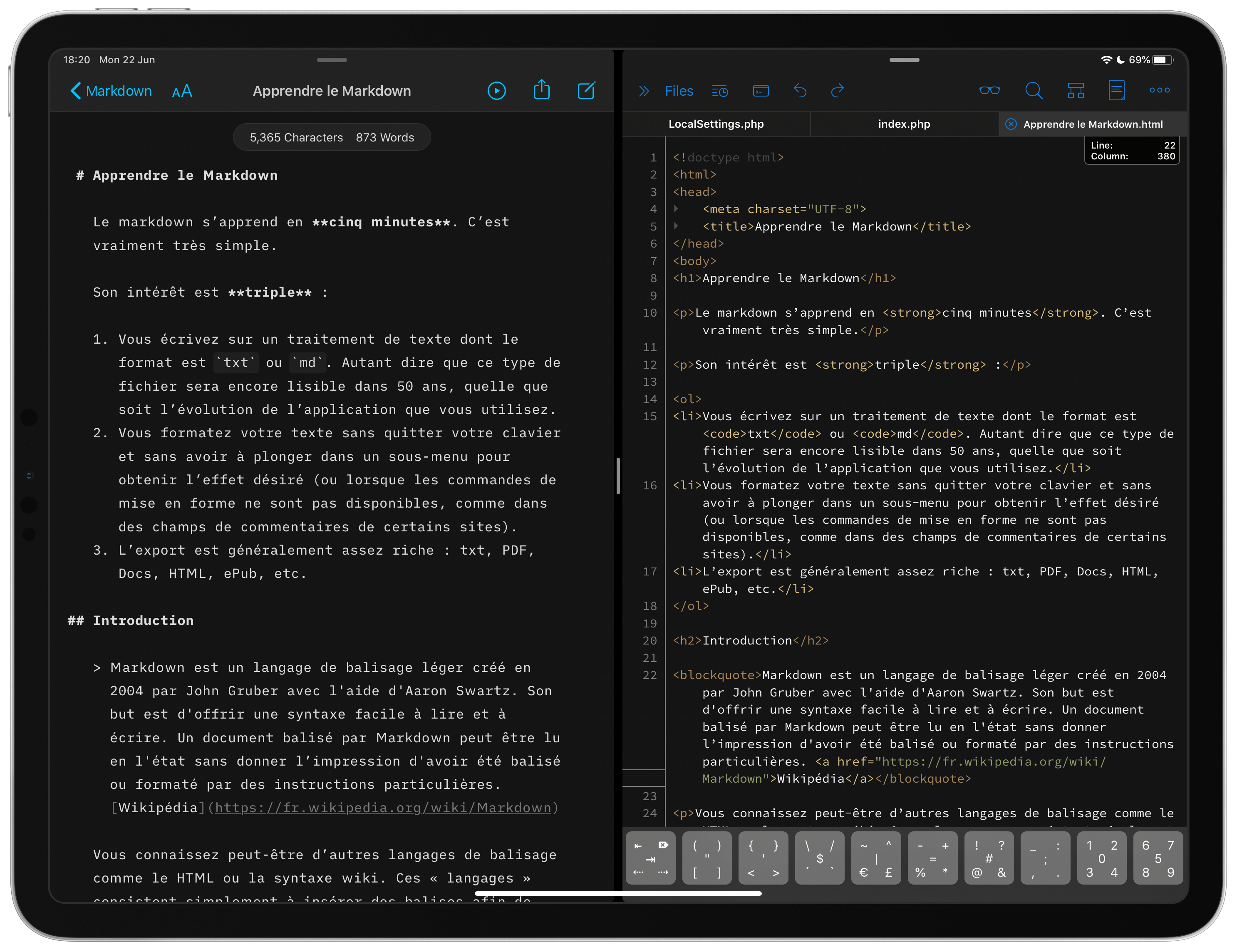 À gauche, iA Writer (Markdown). À droite, Textastic (HTML)